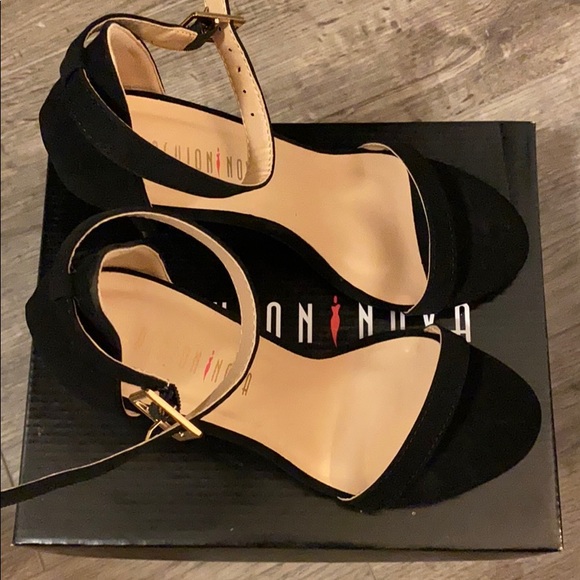 Black heels - Picture 2 of 5